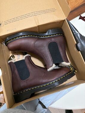 Dr. Martens Brown Leather Chelsea Boots fur lined